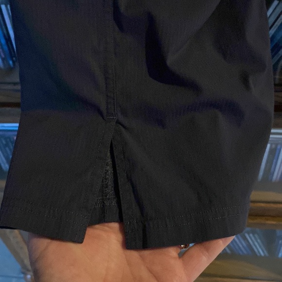 Vintage Lululemon Capris - Dark Grey With Tiny Stripe Size 8 - Picture 6 of 11